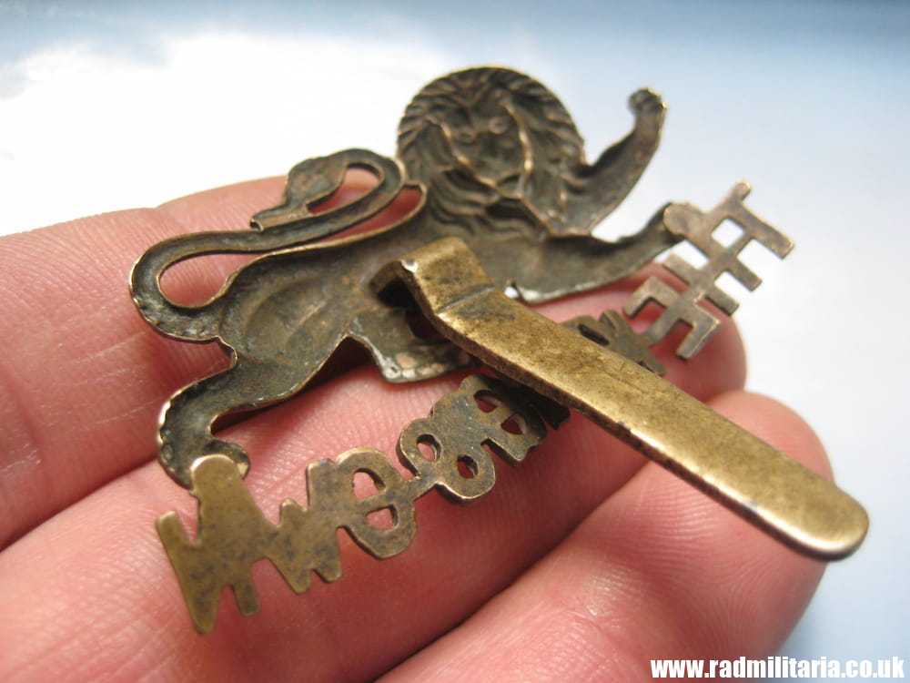 & WW1 British Regimental badge - CAP BADGE: The King's Own Royal Regiment, Lancaster - Genuine. - Image 5