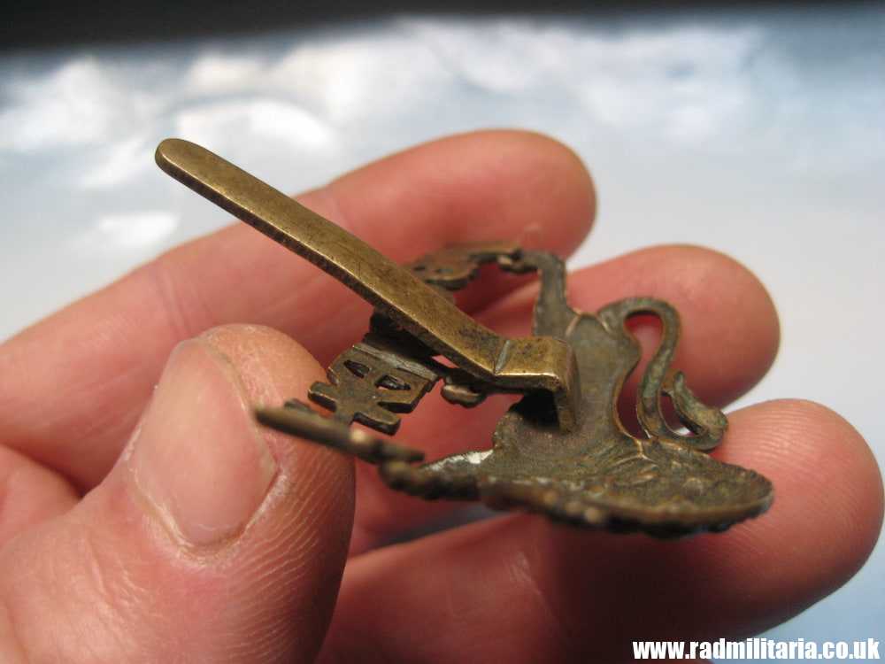 & WW1 British Regimental badge - CAP BADGE: The King's Own Royal Regiment, Lancaster - Genuine. - Image 6