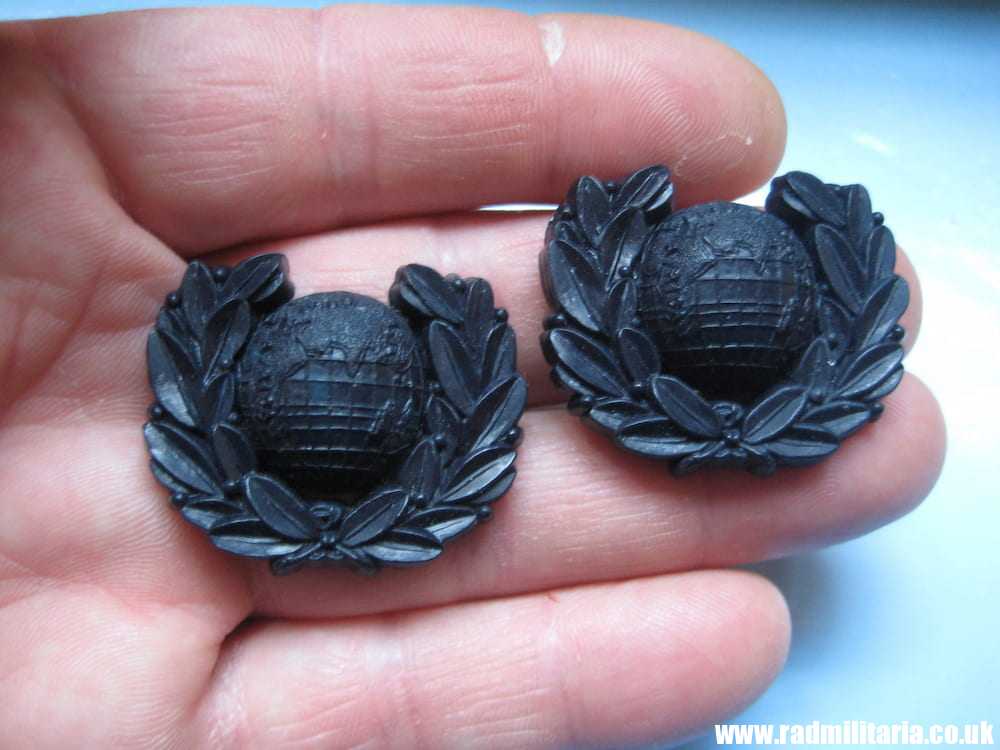 & WW2 original NAVY COLLAR BADGES set of 2 - economy badges, maker: A. Stanley & sons Walsall. - Image 4