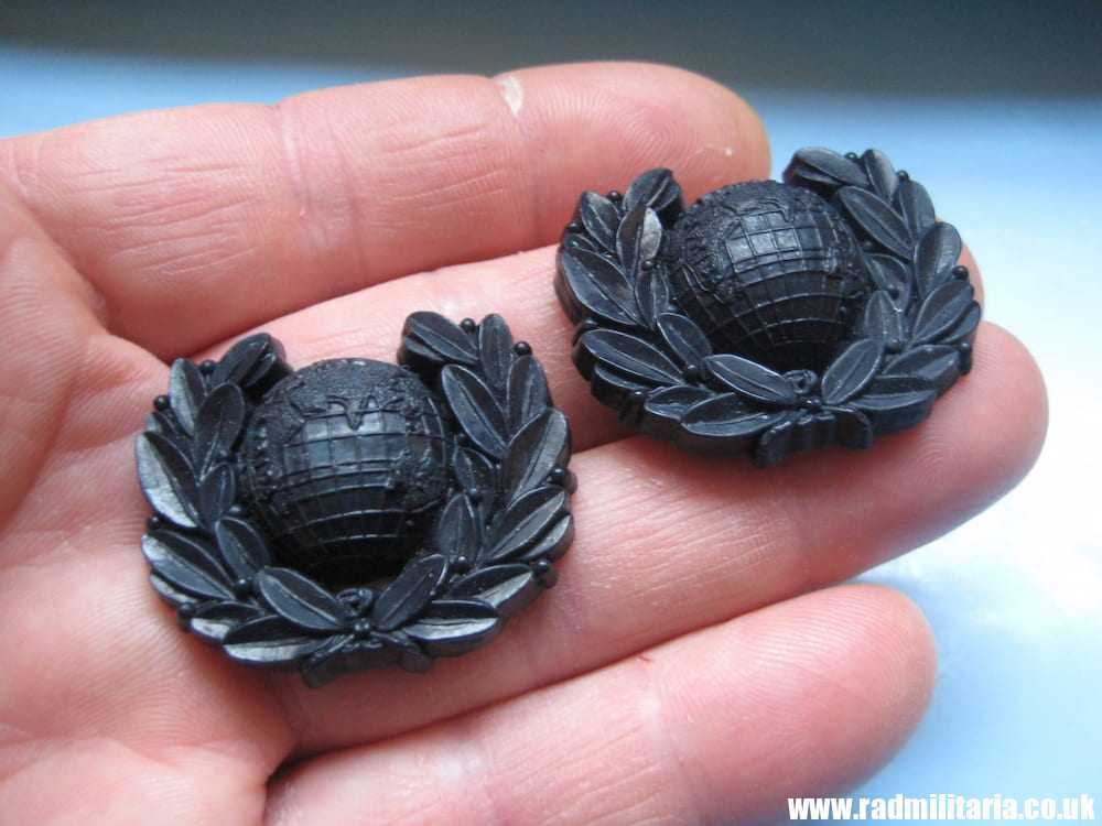 & WW2 original NAVY COLLAR BADGES set of 2 - economy badges, maker: A. Stanley & sons Walsall. - Image 5