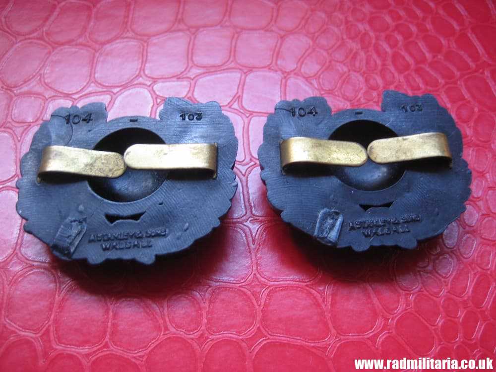 & WW2 original NAVY COLLAR BADGES set of 2 - economy badges, maker: A. Stanley & sons Walsall. - Image 3