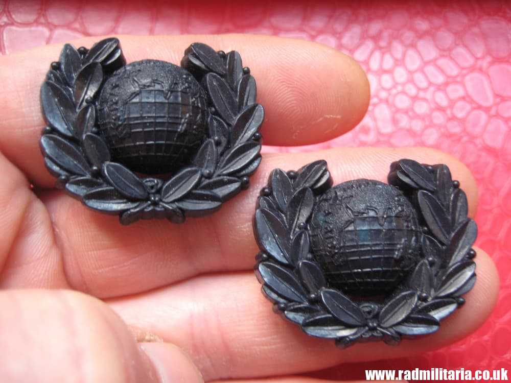 & WW2 original NAVY COLLAR BADGES set of 2 - economy badges, maker: A. Stanley & sons Walsall.