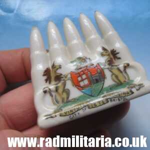 & unknown WW1 MODEL OF CLIP OF BULLETS maker: Arcadian China Stoke-On-Trent. Rare !!