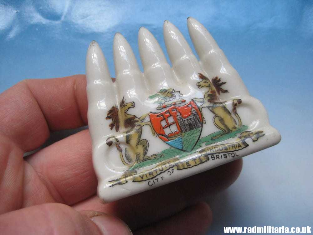 & unknown WW1 MODEL OF CLIP OF BULLETS maker: Arcadian China Stoke-On-Trent. Rare !!