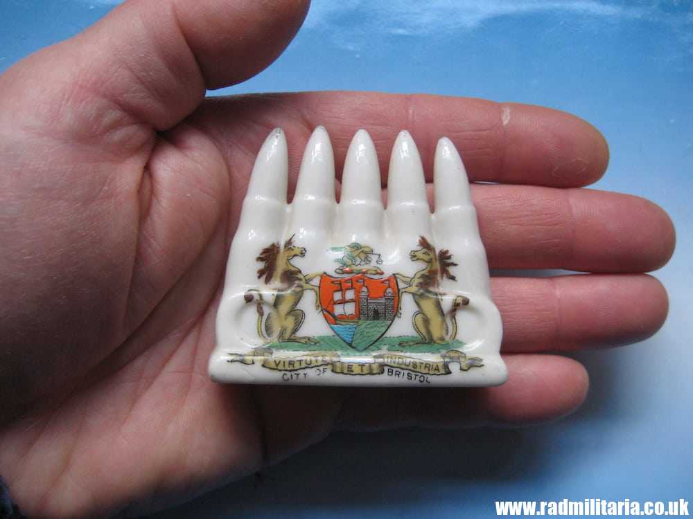 & unknown WW1 MODEL OF CLIP OF BULLETS maker: Arcadian China Stoke-On-Trent. Rare !! - Image 5