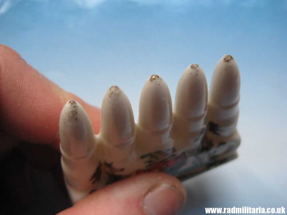 & unknown WW1 MODEL OF CLIP OF BULLETS maker: Arcadian China Stoke-On-Trent. Rare !! - Image 3