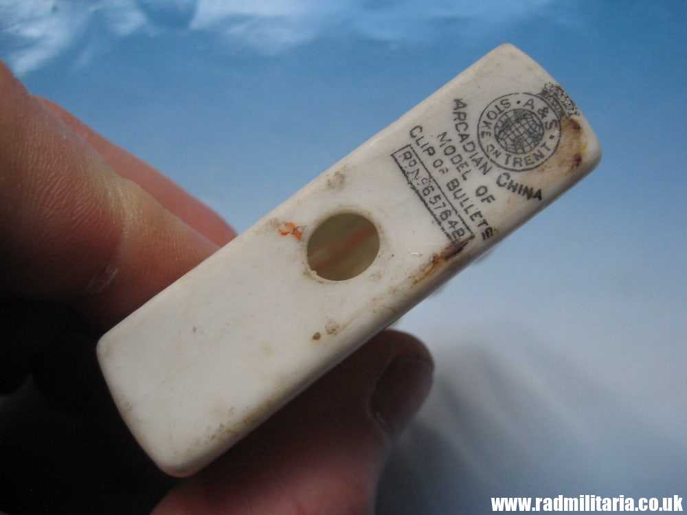 & unknown WW1 MODEL OF CLIP OF BULLETS maker: Arcadian China Stoke-On-Trent. Rare !! - Image 6