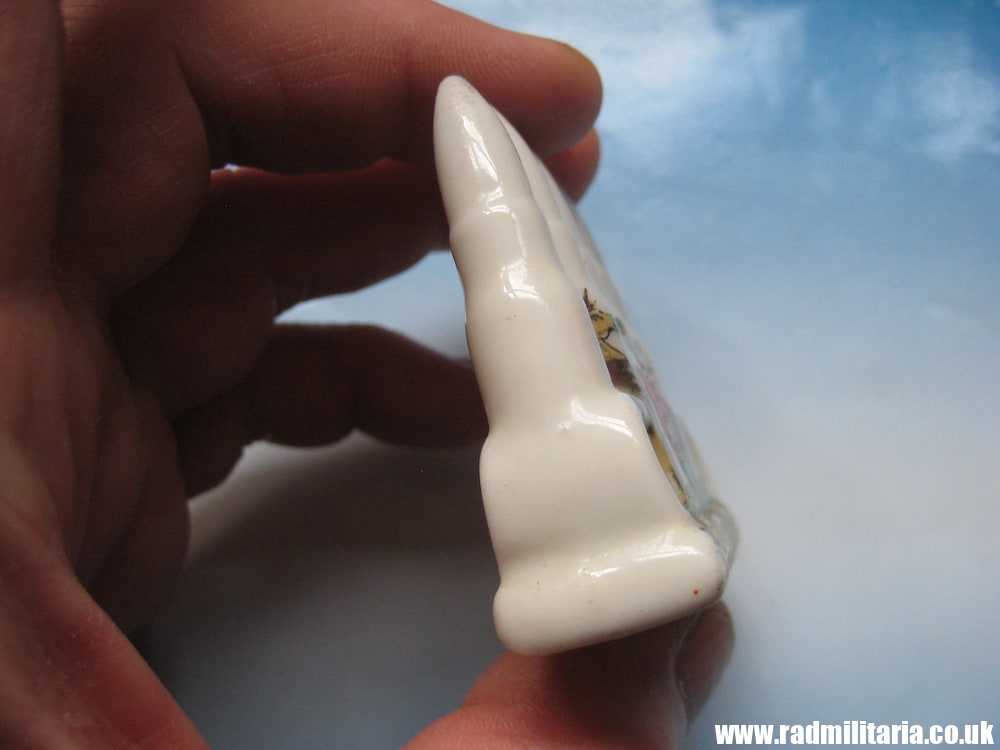 & unknown WW1 MODEL OF CLIP OF BULLETS maker: Arcadian China Stoke-On-Trent. Rare !! - Image 8