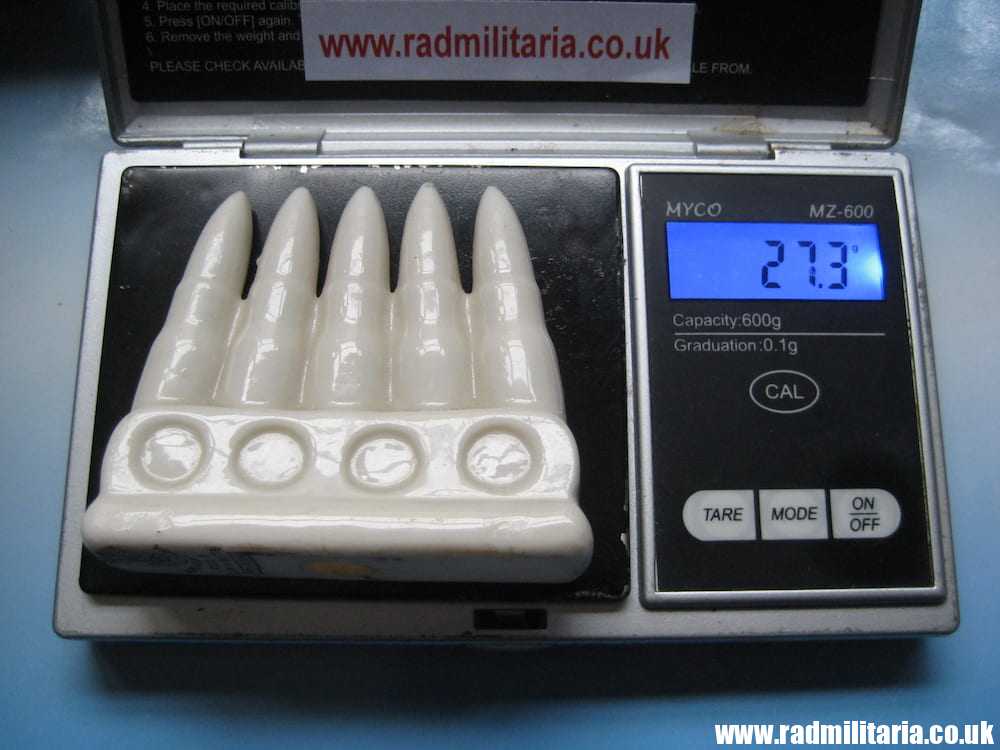 & unknown WW1 MODEL OF CLIP OF BULLETS maker: Arcadian China Stoke-On-Trent. Rare !! - Image 12