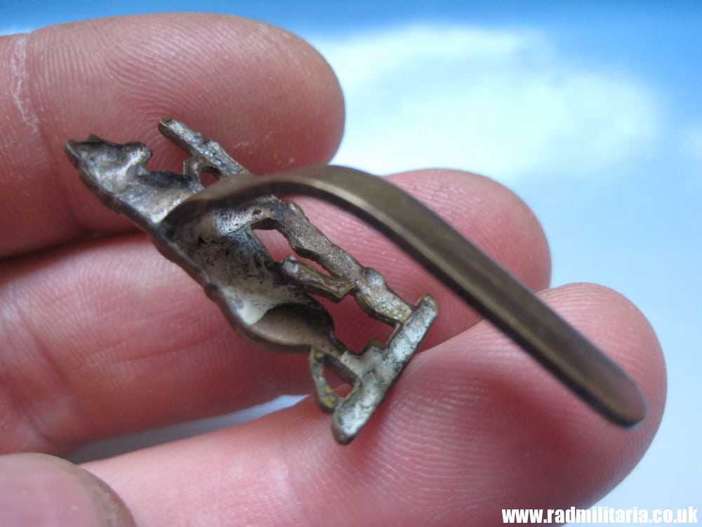 & WW2? unknown British BADGE: Warwickshire? - Image 5