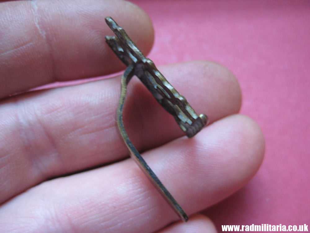 & WW2? unknown British BADGE: Warwickshire? - Image 4