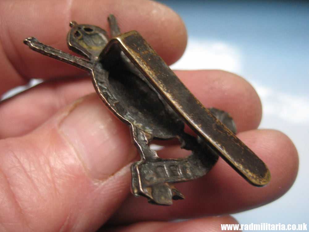 & WW1 original British CAP BADGE - 6th Dragoon Guards (Carabiniers). - Image 3