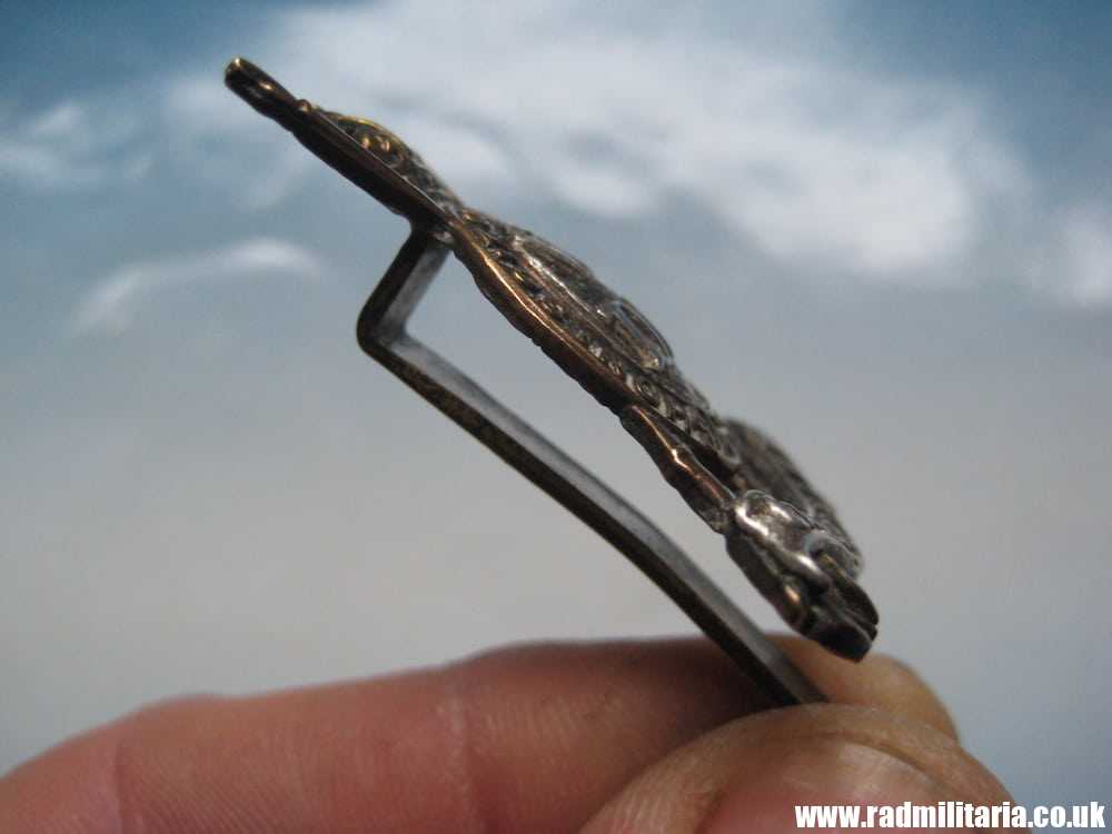 & WW1 original British CAP BADGE - 6th Dragoon Guards (Carabiniers). - Image 4