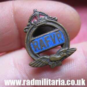 & WW2 RAF enamel BADGE RAFVR- Royal Air Force VOLUNTEER RESERVE.