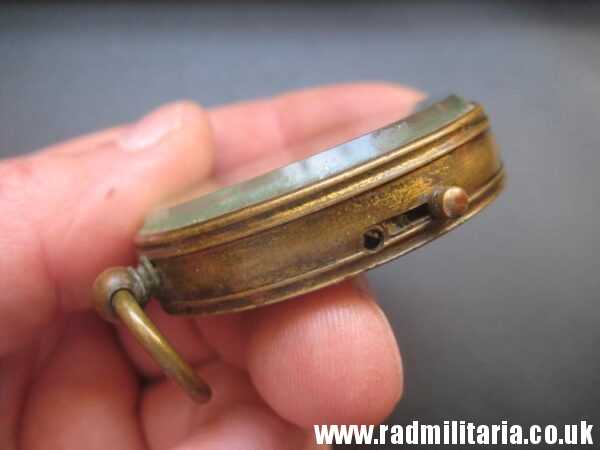 & WW1 original 1915 METAL COMPASS with engraving: E.J.L. 25.12.15 working order. - Image 6