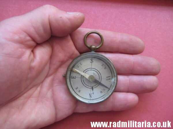 & WW1 original 1915 METAL COMPASS with engraving: E.J.L. 25.12.15 working order. - Image 2