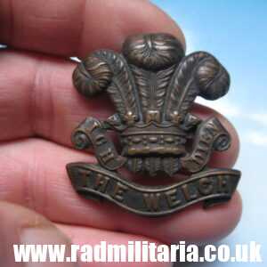 & WW1 original British CAP BADGE - Welch Regiment.