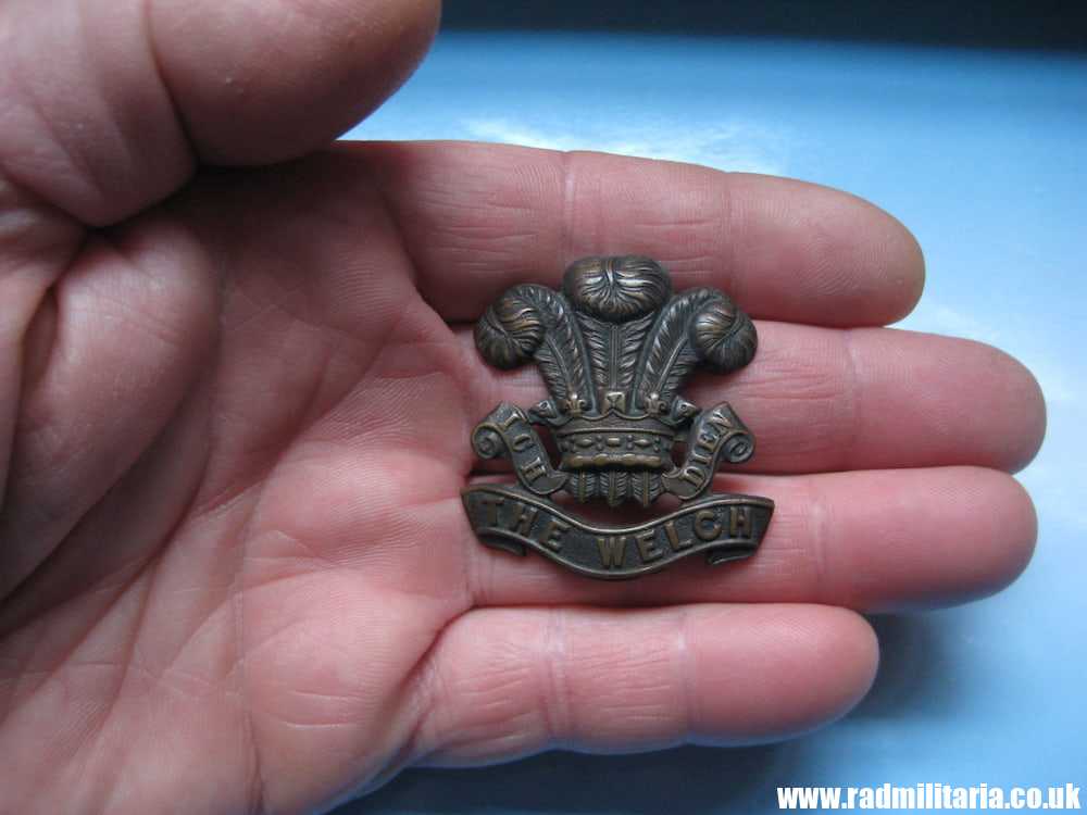 & WW1 original British CAP BADGE - Welch Regiment. - Image 3