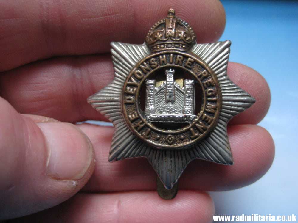 & WW1 original British CAP BADGE - Devonshire Regiment, maker: F.N B'HAM.