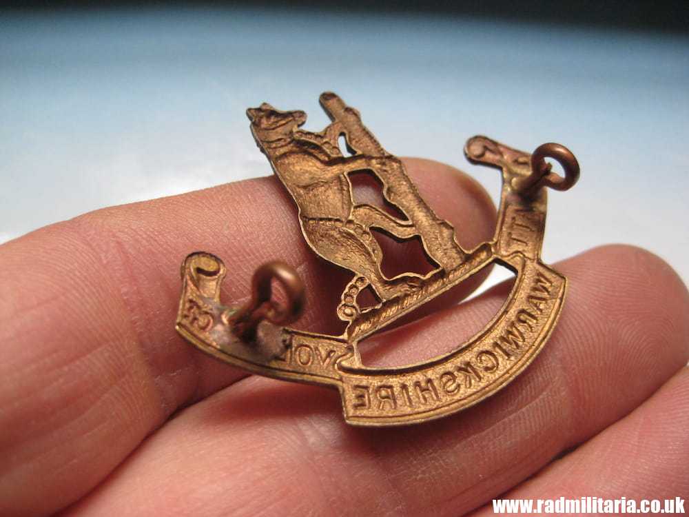 & old British BADGE: Warwickshire 1st BATT. WARWICKSHIRE VOLTR. REGT. - Cap BADGE. - Image 2