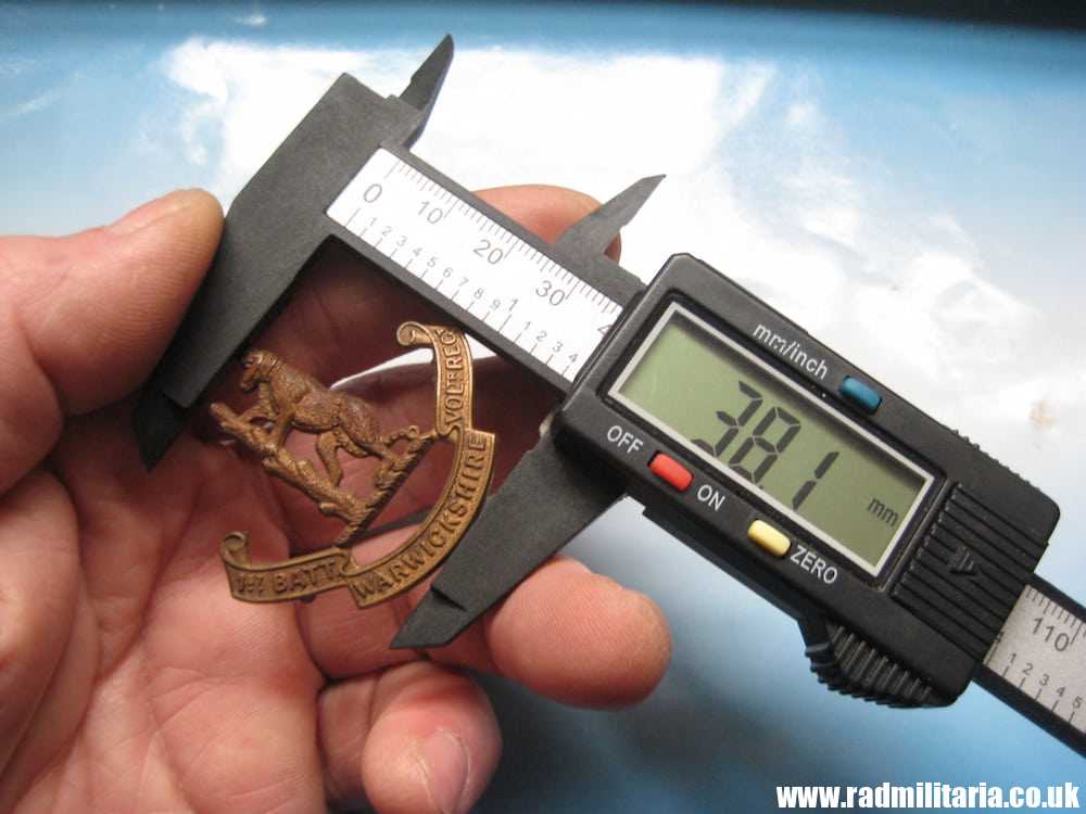 & old British BADGE: Warwickshire 1st BATT. WARWICKSHIRE VOLTR. REGT. - Cap BADGE. - Image 6