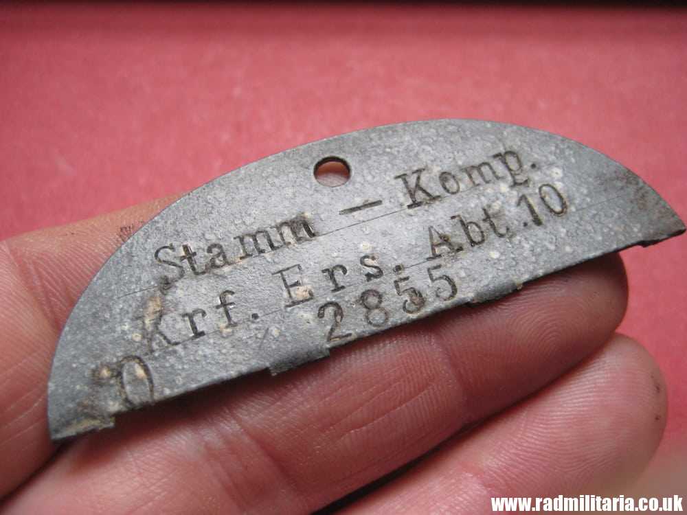 & WW2 original German zinc DOG TAG – ID DISC: Stamm - Komp. Krf. Ers. Abt.10 2855 metal detecting. - Image 7