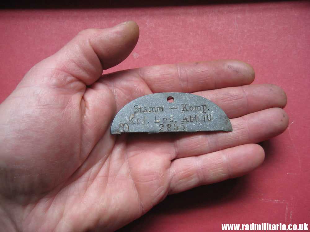 & WW2 original German zinc DOG TAG – ID DISC: Stamm - Komp. Krf. Ers. Abt.10 2855 metal detecting.