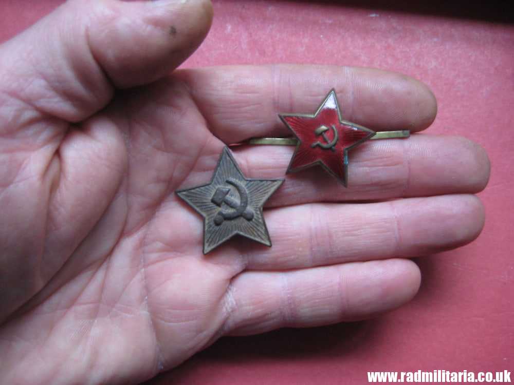& SET of 2 original SOVIET RUSSIA metal badges - CAP BADGES. - Image 12