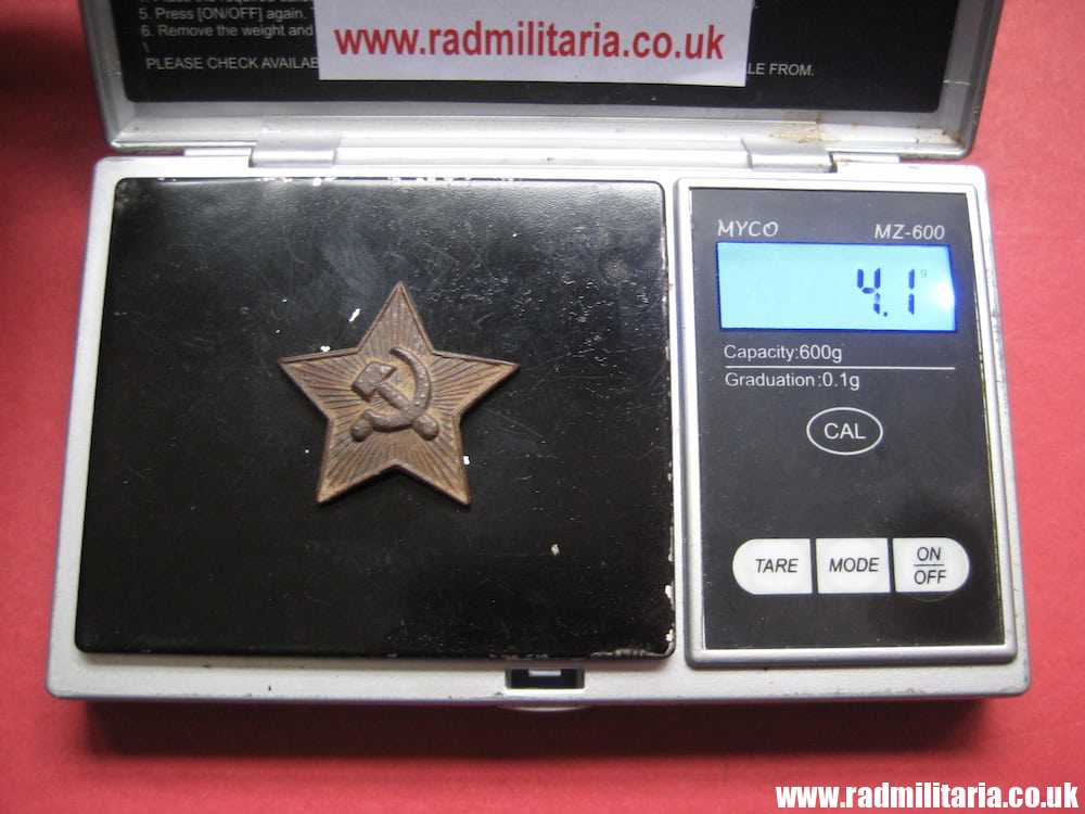 & SET of 2 original SOVIET RUSSIA metal badges - CAP BADGES. - Image 7