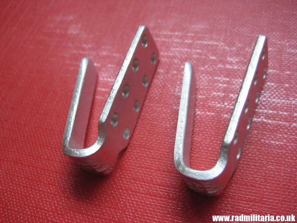 & SET of 2 original WW2 German aluminum UNIFORM BELT HANGERS - RZM M5/75, perfect condition. - Image 7