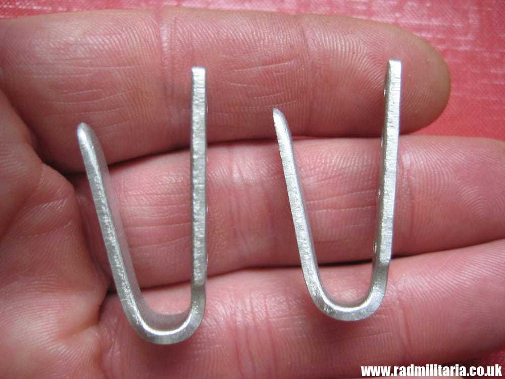 & SET of 2 original WW2 German aluminum UNIFORM BELT HANGERS - RZM M5/75, perfect condition. - Image 8