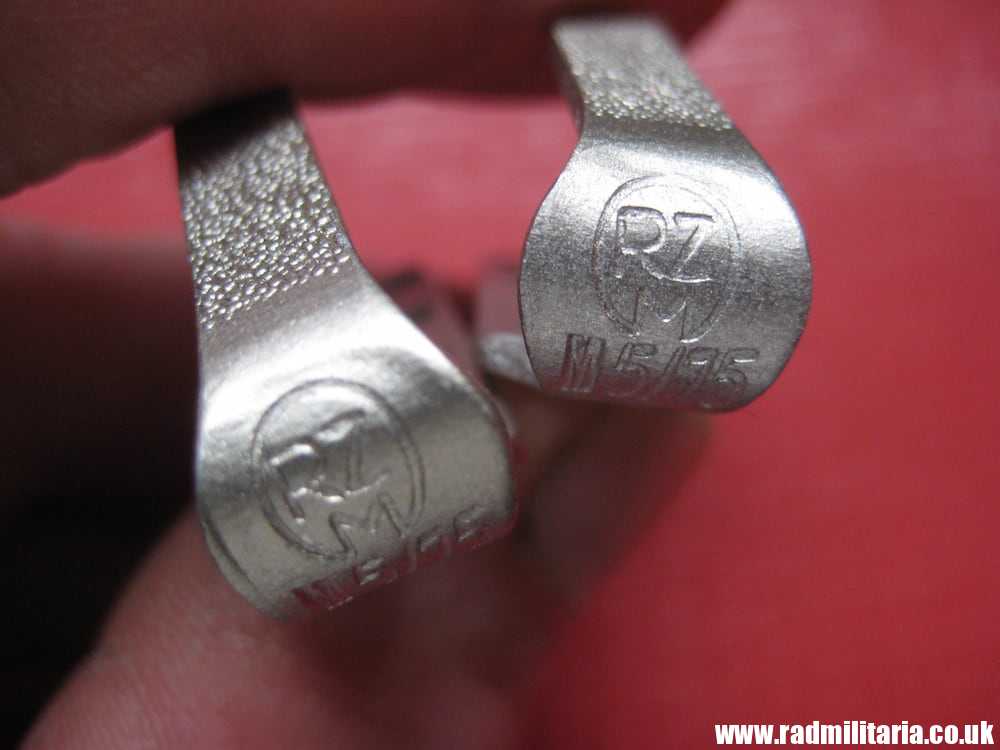 & SET of 2 original WW2 German aluminum UNIFORM BELT HANGERS - RZM M5/75, perfect condition. - Image 12