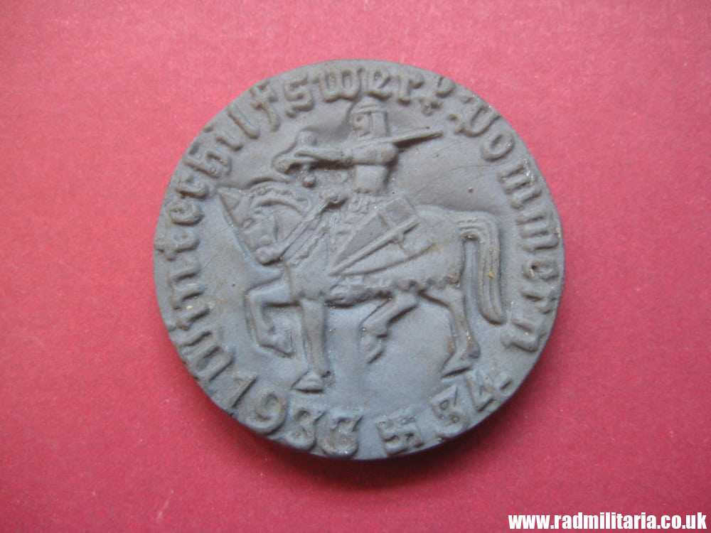 & WW2 PORCELAIN German WINTER HELP BADGE Pommern - Pomerania, rare.