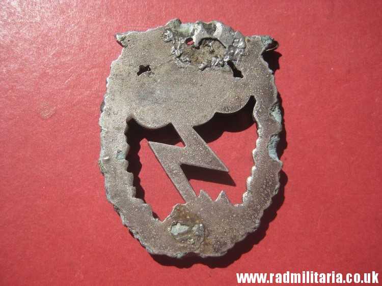 & WW2 original German LUFTWAFFE BADGE - Ground Assault Badge (Erdkampfabzeichen) metal detecting. - Image 5