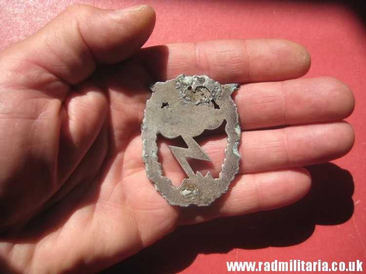 & WW2 original German LUFTWAFFE BADGE - Ground Assault Badge (Erdkampfabzeichen) metal detecting. - Image 9