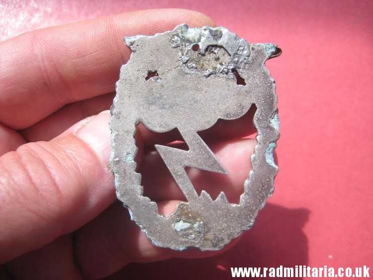 & WW2 original German LUFTWAFFE BADGE - Ground Assault Badge (Erdkampfabzeichen) metal detecting. - Image 12