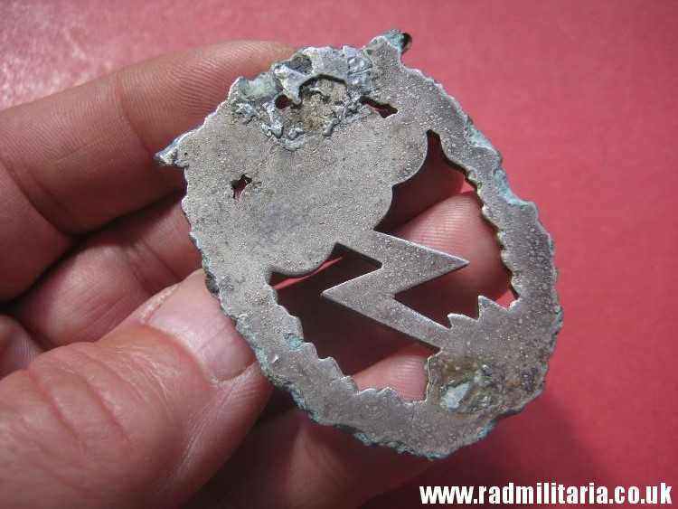 & WW2 original German LUFTWAFFE BADGE - Ground Assault Badge (Erdkampfabzeichen) metal detecting. - Image 13