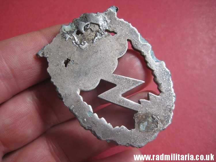 & WW2 original German LUFTWAFFE BADGE - Ground Assault Badge (Erdkampfabzeichen) metal detecting. - Image 24