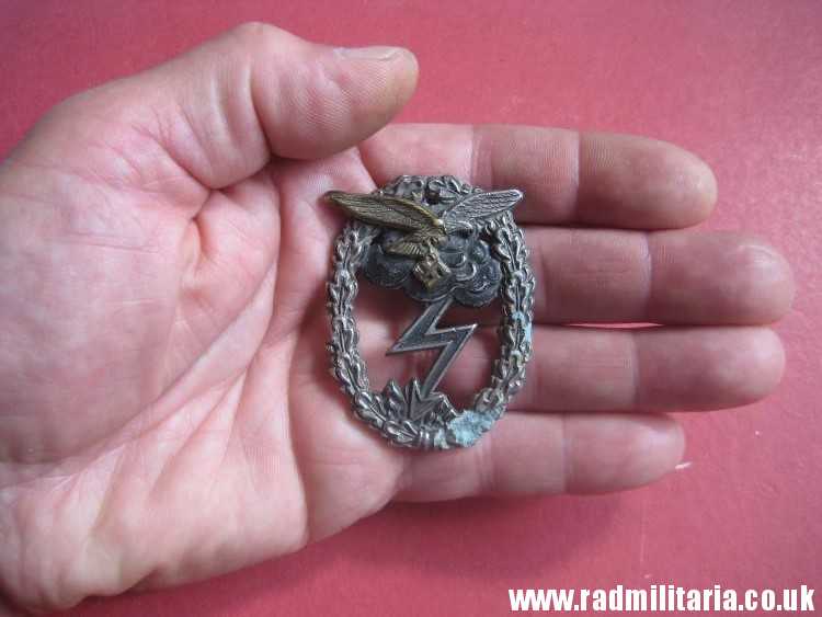 & WW2 original German LUFTWAFFE BADGE - Ground Assault Badge (Erdkampfabzeichen) metal detecting. - Image 25