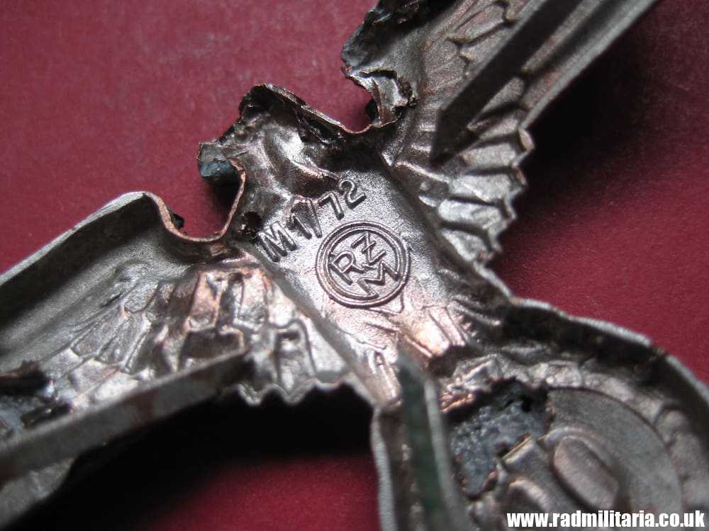 & WW2 Nazi German SA EAGLE BADGE - Cap Badge, marked: RZM M1/72 metal detecting find. - Image 4