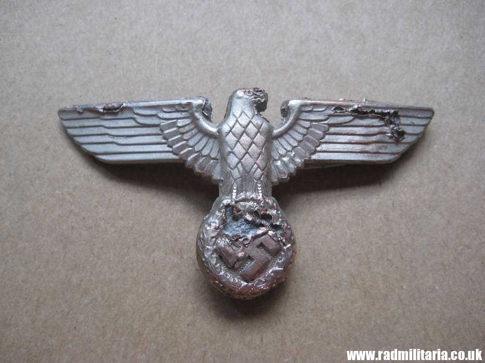 & WW2 Nazi German SA EAGLE BADGE - Cap Badge, marked: RZM M1/72 metal detecting find. - Image 11