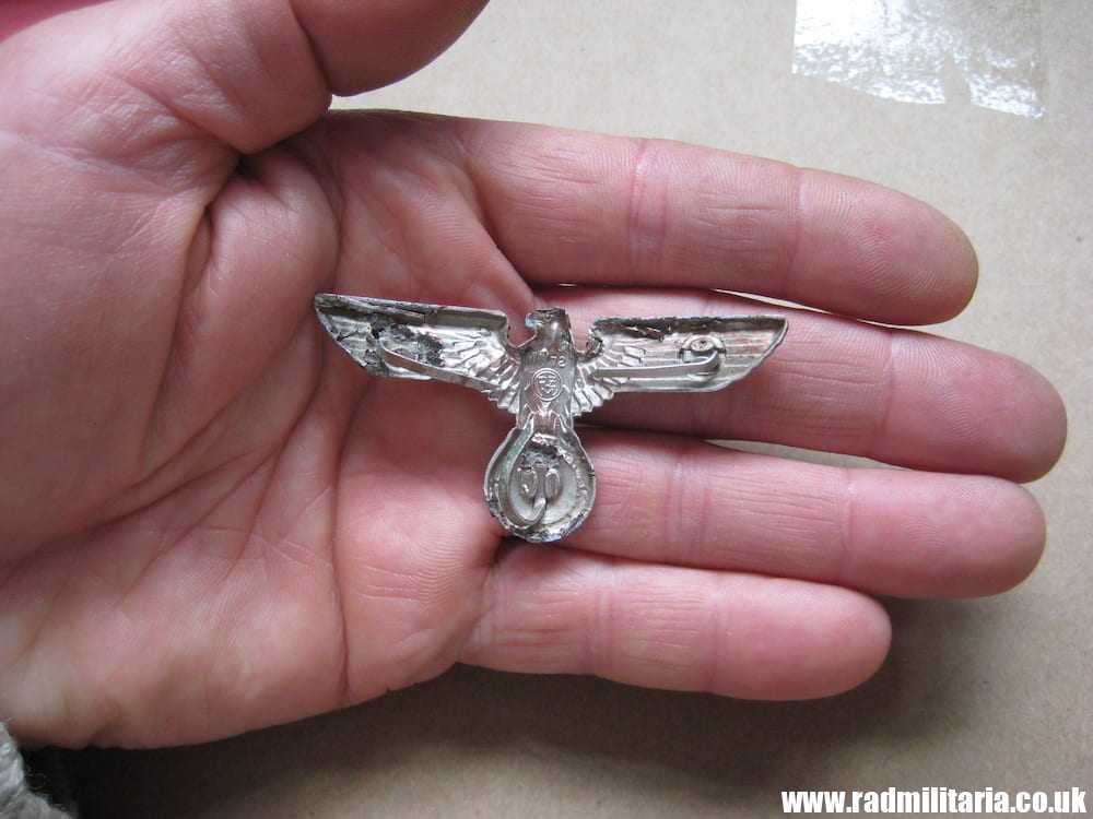 & WW2 Nazi German SA EAGLE BADGE - Cap Badge, marked: RZM M1/72 metal detecting find. - Image 12