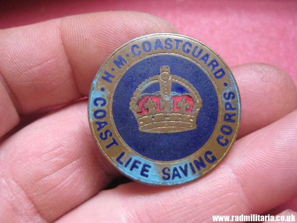 & WW2 H.M. COASTGUARD. Coast Life Saving Corps - original METAL BADGE maker: J.R. Gaunt London. - Image 2