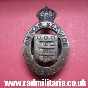 & WW1 British metal BADGE 1915 - ON WAR SERVICE no. 28830, maker: J.R. Gaunt & Son Ltd LONDON.