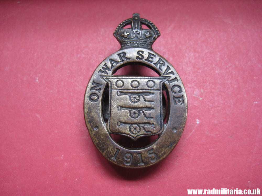 & WW1 British metal BADGE 1915 - ON WAR SERVICE no. 28830, maker: J.R. Gaunt & Son Ltd LONDON.