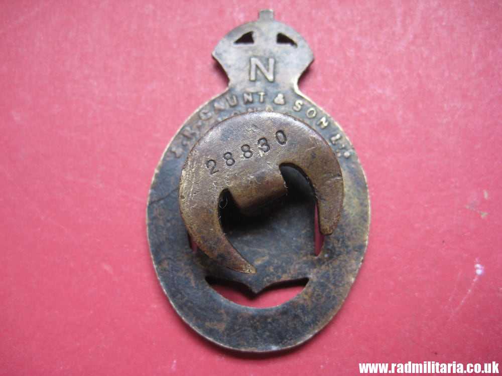 & WW1 British metal BADGE 1915 - ON WAR SERVICE no. 28830, maker: J.R. Gaunt & Son Ltd LONDON. - Image 3