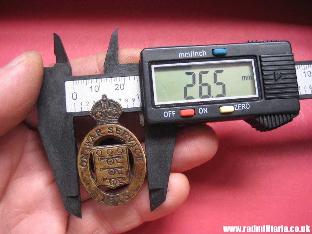 & WW1 British metal BADGE 1915 - ON WAR SERVICE no. 28830, maker: J.R. Gaunt & Son Ltd LONDON. - Image 7