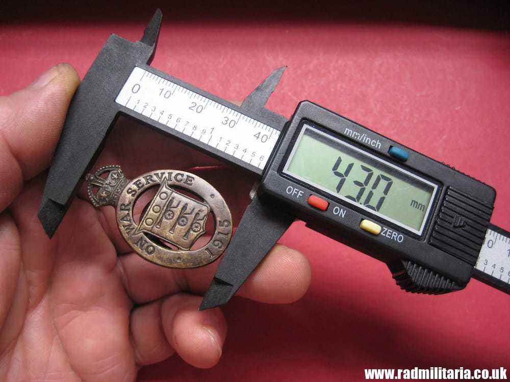 & WW1 British metal BADGE 1915 - ON WAR SERVICE no. 28830, maker: J.R. Gaunt & Son Ltd LONDON. - Image 8