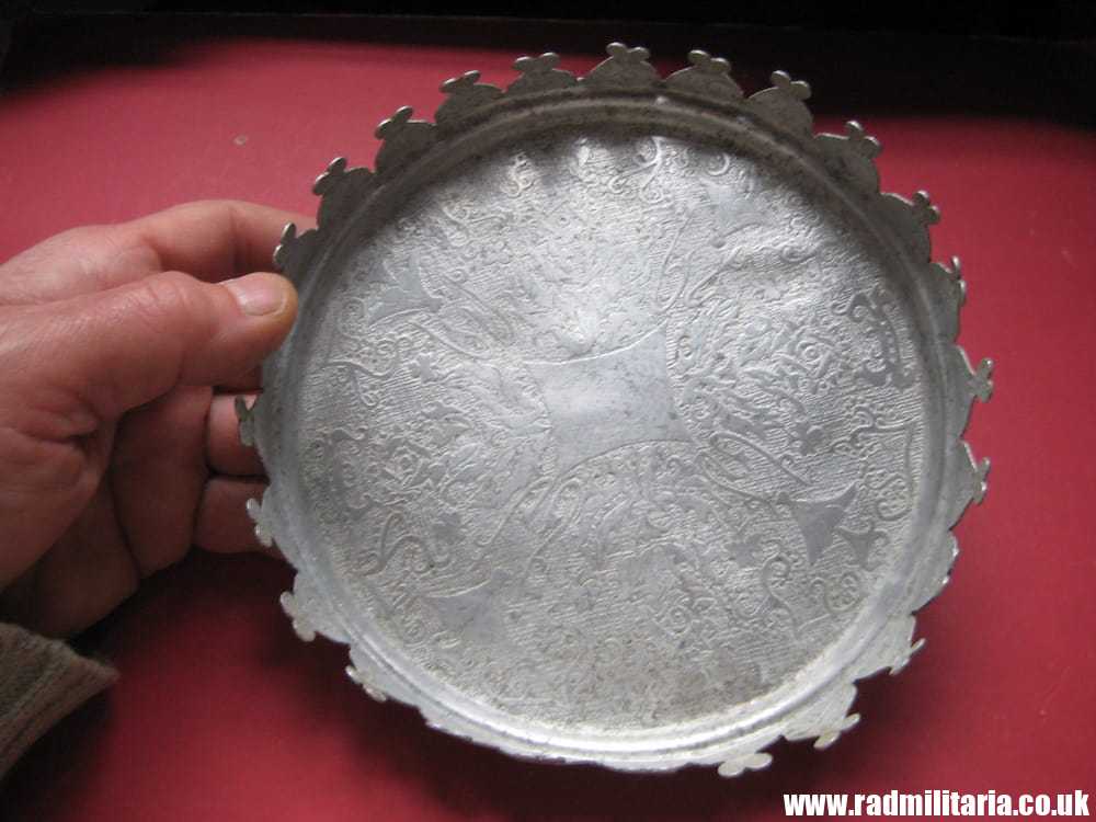 & WW2 original British TRENCH ART - LEICESTERSHIRE REGIMENT made 26.7.1942 in a Japanese POW Camp. - Image 15