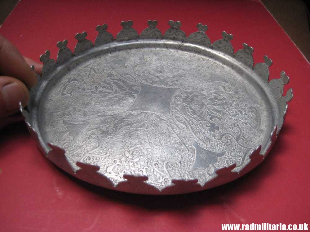 & WW2 original British TRENCH ART - LEICESTERSHIRE REGIMENT made 26.7.1942 in a Japanese POW Camp. - Image 13